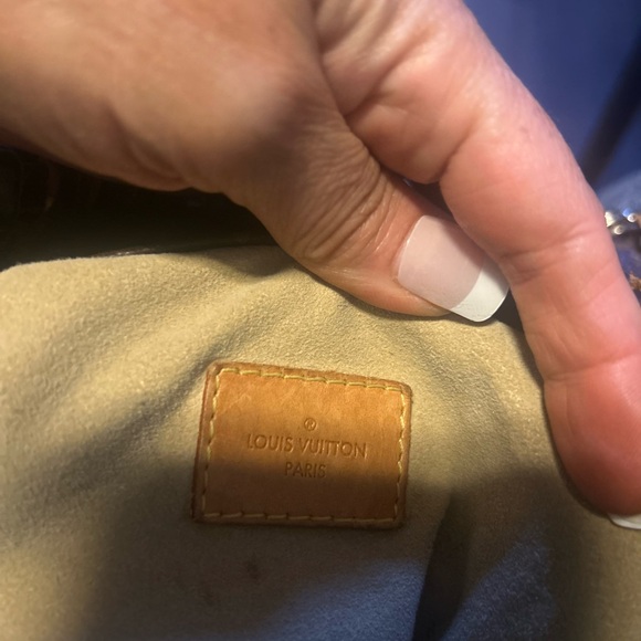 Louis V. Artsy bag with some custom leather work embellishments. - Picture 5 of 13